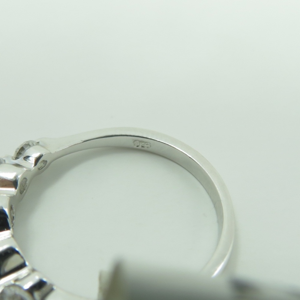 925 Silver Classic Graduated Rounds Ring - Picture 6 of 7